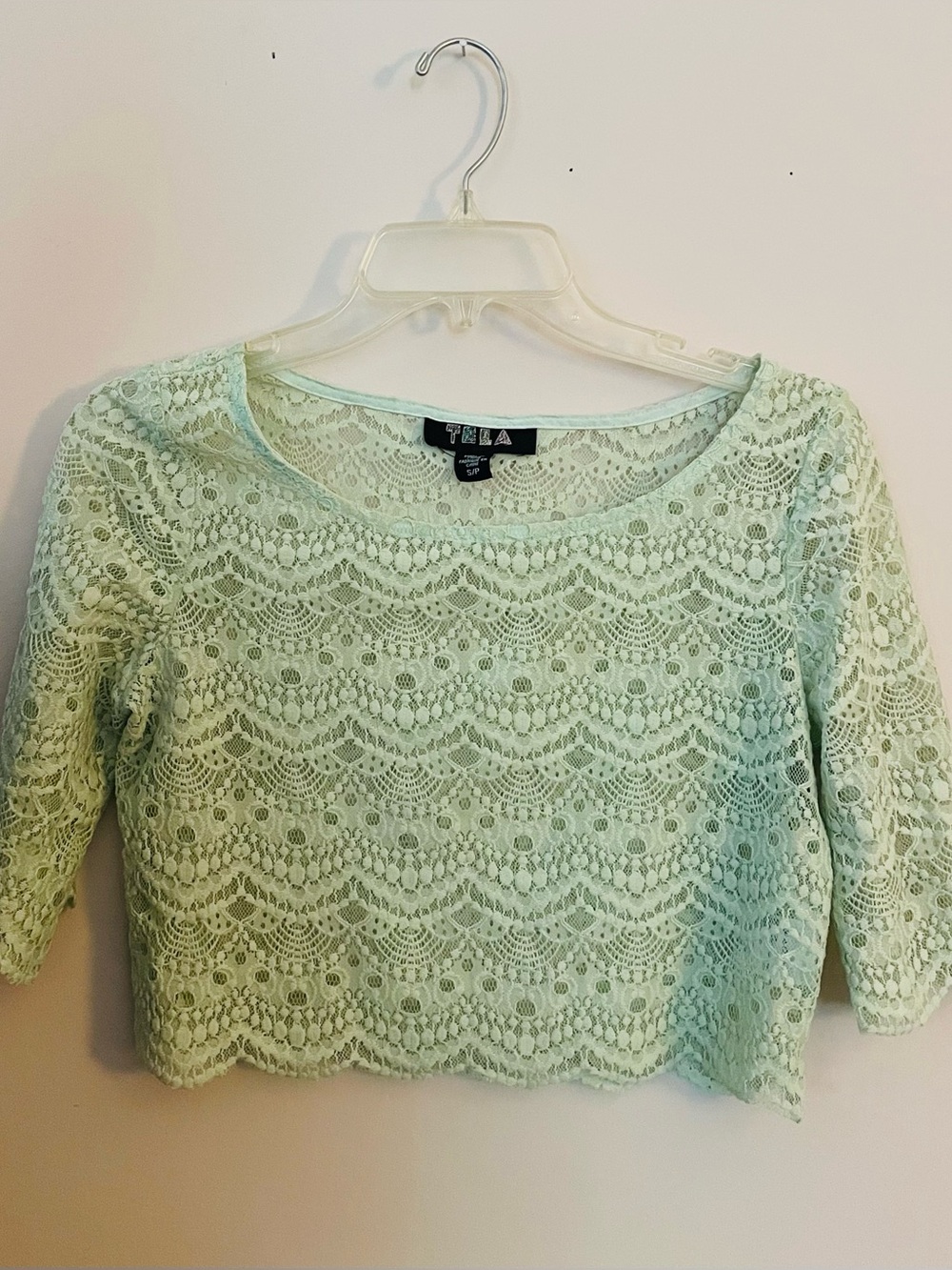 Tela Urban Outfitters Mint Green Lace Cropped Women's Top